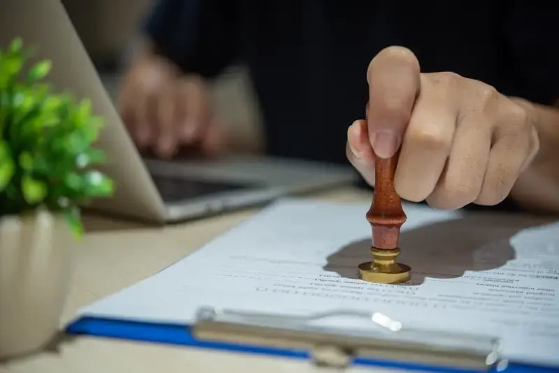 vecteezy_contract-law-or-paper-work-business-and-finance-document_26844993