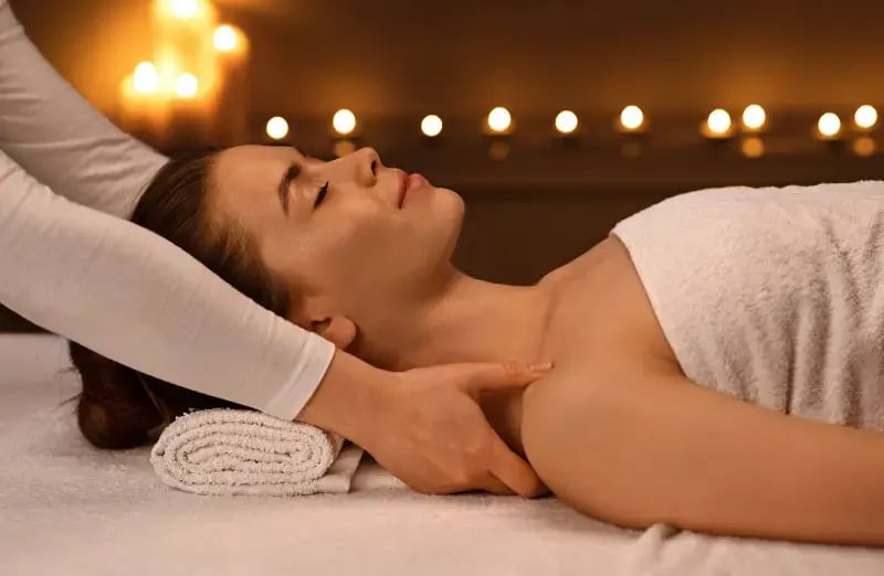 vecteezy_peaceful-young-woman-having-relaxing-full-body-massage-at_65938078