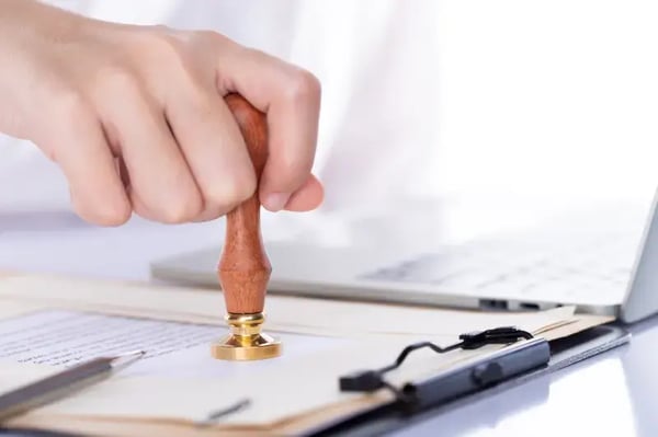 vecteezy_person-approve-document-certificate-legal-agreement-in_11029592 vecteezy_person-approve-document-certificate-legal-agreement-in_11029592