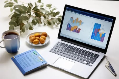 vecteezy_using-the-personal-computer-on-the-table-ai-generated_33533341