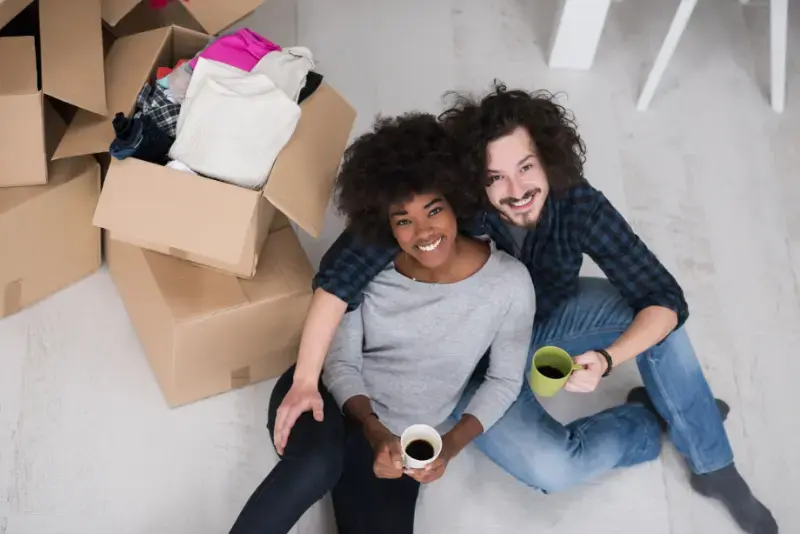 vecteezy_relaxing-in-new-house_10955004-1